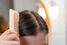 Ce boli ascunde căderea părului? De la dermatită seboreică la alopecie androgenetică