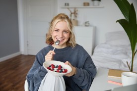 Care este diferența dintre probiotice și prebiotice? Află ce face fiecare și cum îți pot fi de ajutor