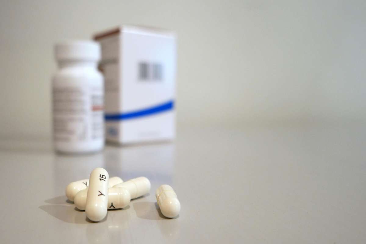 cutie de medicamente sau suplimente alimentare, capsule, masa